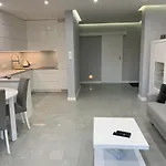Apartment King Chris